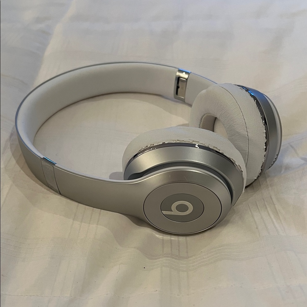Beats Silver and White Wireless Headphones